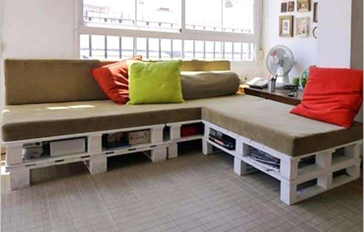White L-shaped pallet sofa with storage - pallet sofa idea White L-shaped pallet sofa with open storage cubbies under the seat | Sky Rye Design White L-shaped pallet sofa with open storage cubbies under the seat