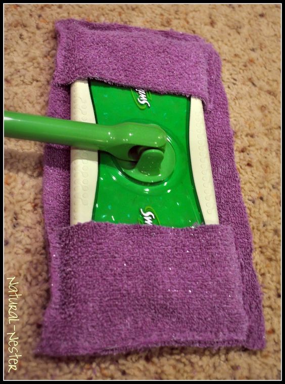 Green Swiffer mop with a reusable purple cloth cover on a beige carpet, perfect for eco-friendly floor cleaning.