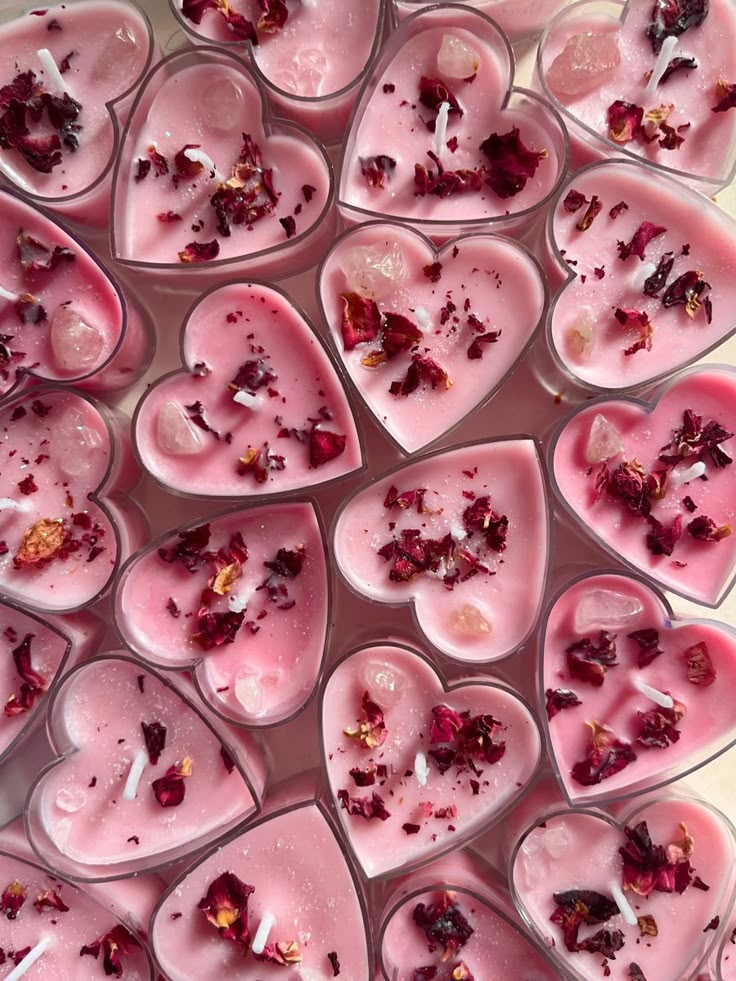 Heart-shaped candles with pink wax and rose petals, perfect for romantic decoration and aromatherapy.