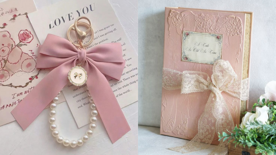 Elegant pink bow keychain with pearls and a vintage-style book, perfect for a charming gift or decorative use.