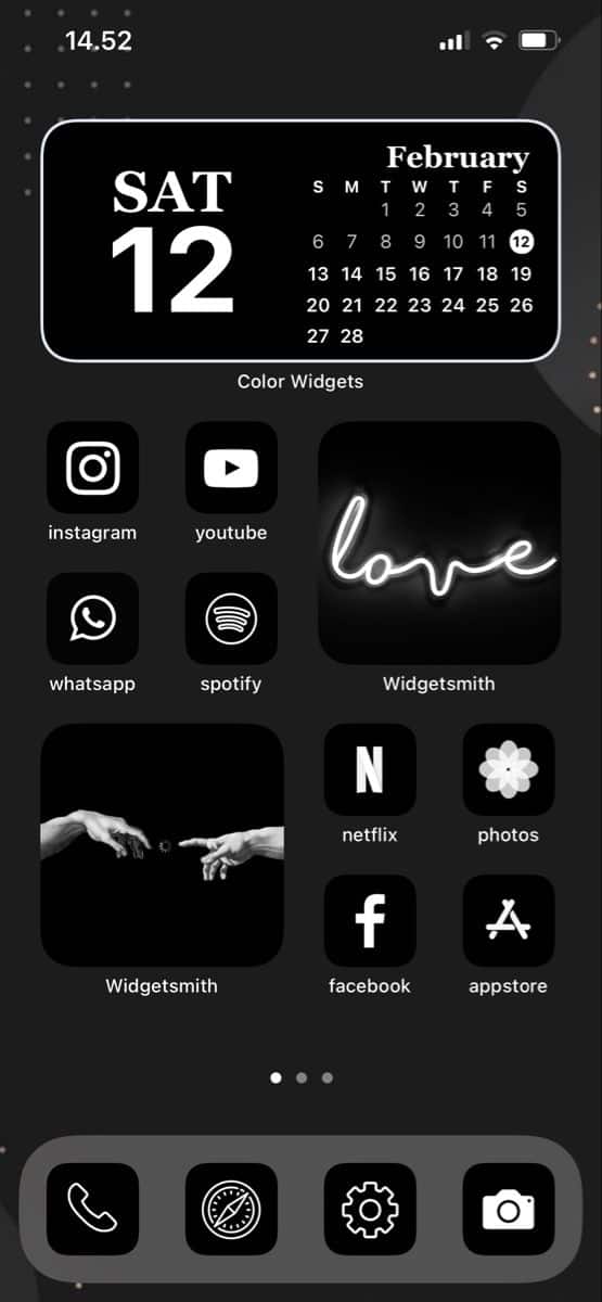 Chic Black and White iPhone Wallpapers You’ll Want Now