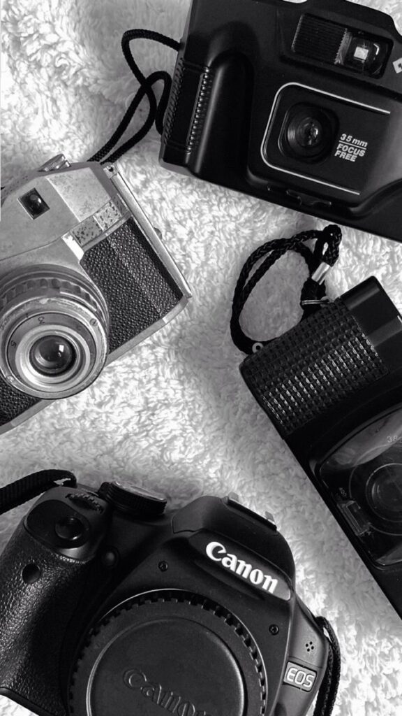 Black and white photography wallpaper Photographer Black and white photo of vintage cameras arranged on a textured white background. | Sky Rye Design Black and white photo of vintage cameras arranged on a textured white background.