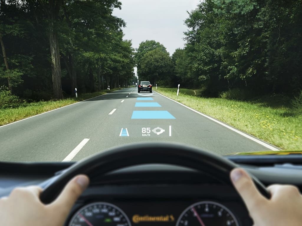 AugmentedReality_Beitrag_01 Driver's view with augmented reality navigation display on a rural road, showing speed and directions. | Sky Rye Design Driver's view with augmented reality navigation display on a rural road, showing speed and directions.