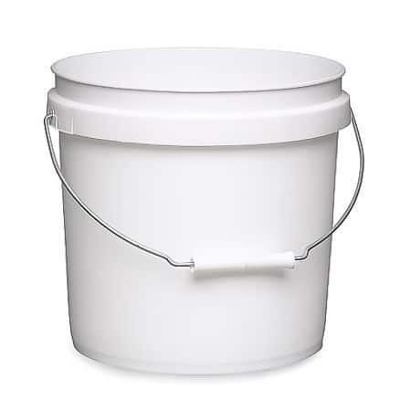 White plastic bucket with a lid and metal handle, ideal for storage, paint, or cleaning supplies.