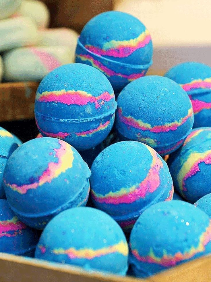 a79c20c5b7197a0a0d107e93e7f428d5 Colorful blue and pink bath bombs displayed in a box, perfect for a vibrant and relaxing bath experience. | Sky Rye Design Colorful blue and pink bath bombs displayed in a box, perfect for a vibrant and relaxing bath experience.