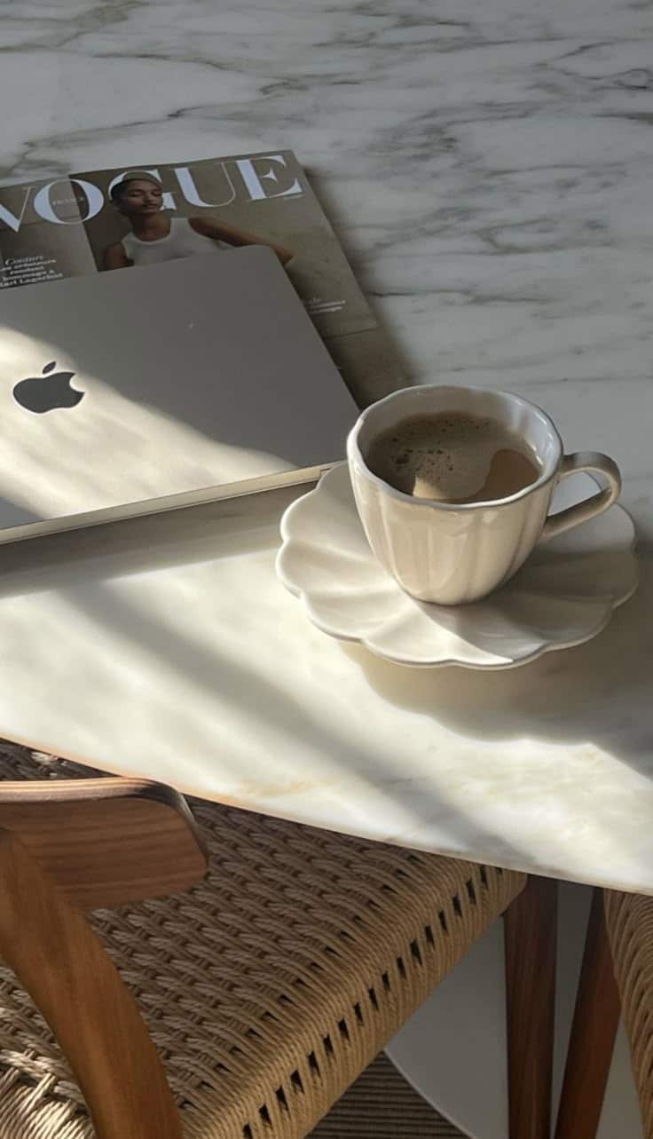 Simple Wallpapers: Enhance Your iPhone's Look & Usability