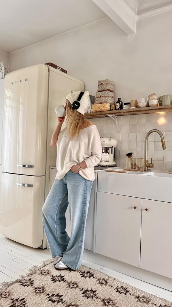 BUT FIRST COFFEE ✨ Un réel pour vous remercier de vos retours sur la machine à café smeg_france Et remercier également le père Noël _ Instagram | Sky Rye Design