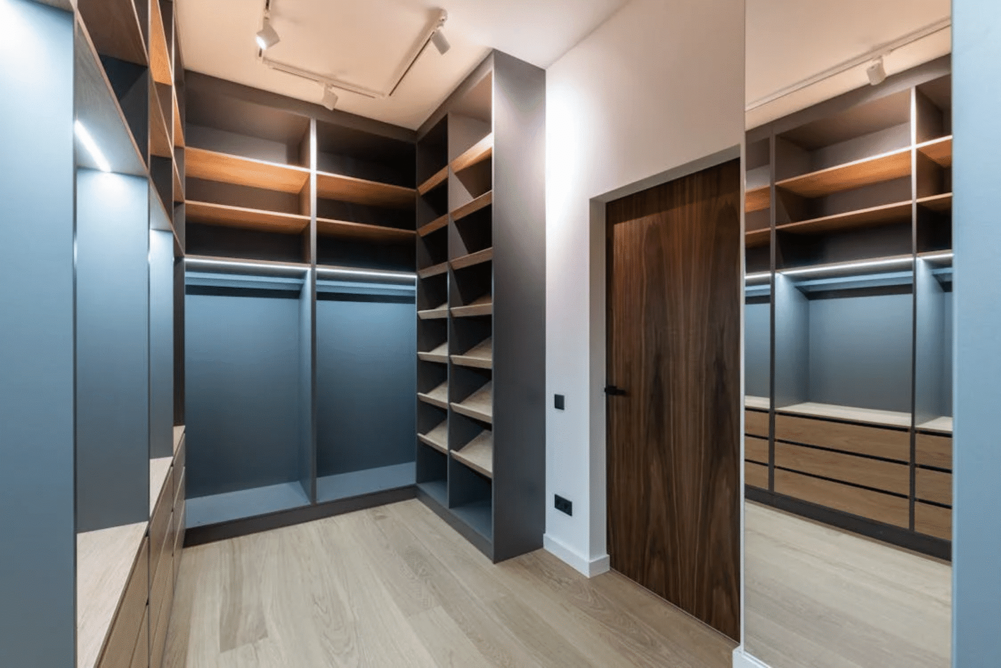 How to Design a Walk-In Closet That Fits Your Lifestyle