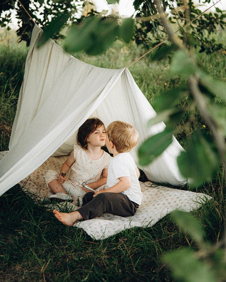 Дети в палатке | Sky Rye Design
