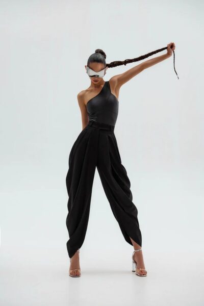 Unlock Stunning Photos with Dynamic Poses: Essential Guide