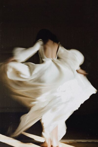 Unlock Stunning Photos with Dynamic Poses: Essential Guide