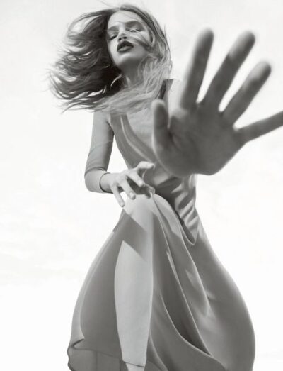 Unlock Stunning Photos with Dynamic Poses: Essential Guide