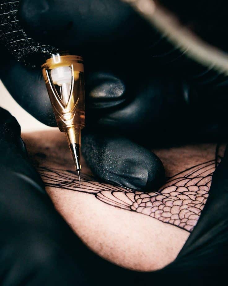 chrisrozza 😍 _fotos por marinosallowicz __tattoo ink artist tatuagem sp brasil skinink_oficial bishoprotary | Sky Rye Design