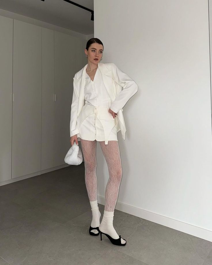 stylist _ fashion influencer _ content creator ugc _ стиліст _ The story of one scarf and the pair of red tights❤️💋 _ Instagram | Sky Rye Design