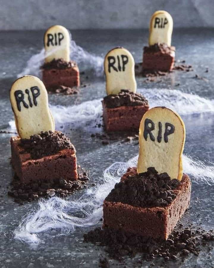 _ 12 Halloween brownie treats with cookie tombstones and crumbled soil effect, perfect spooky party dessert. | Sky Rye Design Halloween brownie treats with cookie tombstones and crumbled soil effect, perfect spooky party dessert.