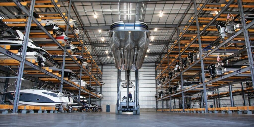 4-1024x675-panorama-859bbe74392f4e58b46fdc1c77315ad2-i98r3feyulwm Indoor boat storage with stacked vessels on racks, forklift handling one. Spacious, organized marine warehouse facility. | Sky Rye Design Indoor boat storage with stacked vessels on racks, forklift handling one. Spacious, organized marine warehouse facility.