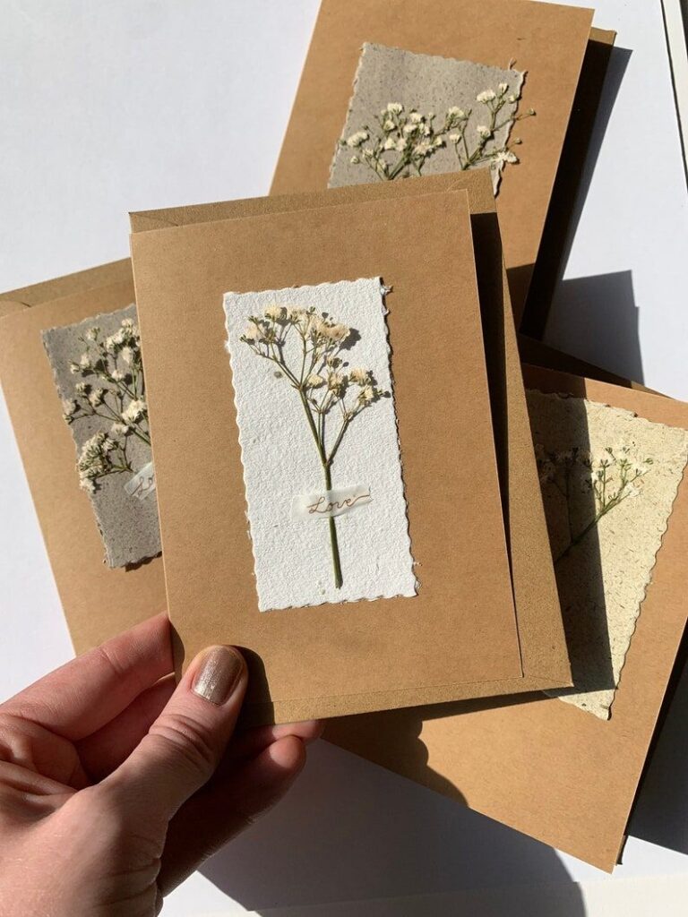 6a23803ad5ecdfb22d7d68b42155c8aa Hand holding a brown card with pressed flowers and the word Love. Perfect for eco-friendly special occasions. | Sky Rye Design Hand holding a brown card with pressed flowers and the word Love. Perfect for eco-friendly special occasions.
