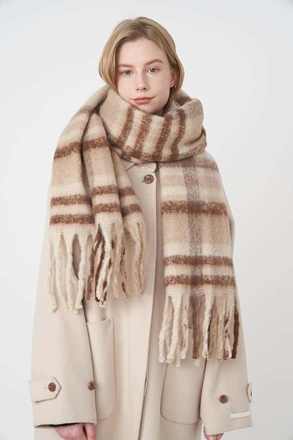 71RVizm00ML_AC_SY879_ Woman wearing a cozy beige plaid scarf and wool coat, showcasing winter fashion style. | Sky Rye Design Woman wearing a cozy beige plaid scarf and wool coat, showcasing winter fashion style.