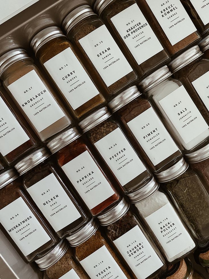 Organized spice jar collection with German labels featuring curry, sesame, paprika, and more. Neat and aromatic kitchen essentials.