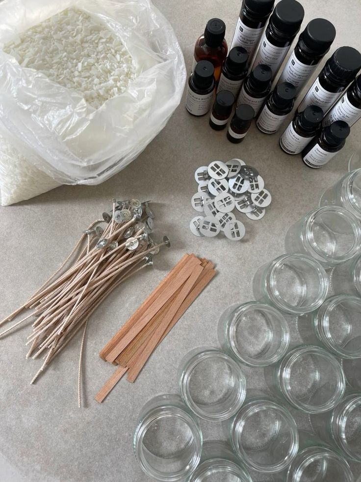 материалы для изготовления свечей Candle-making supplies: wax, wicks, fragrance oils, empty jars, and metal wick holders on a tabletop. | Sky Rye Design Candle-making supplies: wax, wicks, fragrance oils, empty jars, and metal wick holders on a tabletop.
