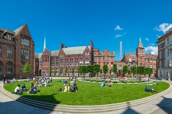 1638550703phpLfGIIq Students relaxing on a sunny day at a historical university campus with red-brick buildings and a vibrant green lawn. | Sky Rye Design Students relaxing on a sunny day at a historical university campus with red-brick buildings and a vibrant green lawn.