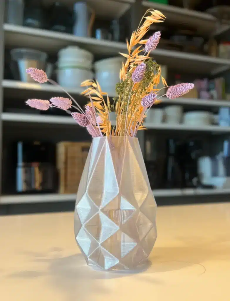 2025-01-09_9a3107190108c Geometric vase with lavender and wheat on a kitchen table. Modern decor, dried flowers arrangement. | Sky Rye Design Geometric vase with lavender and wheat on a kitchen table. Modern decor, dried flowers arrangement.