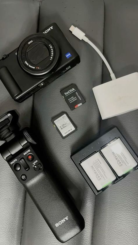 4ede4508610866f26774d6213f3af531 Sony camera gear with SD cards, USB adapter, tripod grip, and batteries on a leather surface. Perfect for photography. | Sky Rye Design Sony camera gear with SD cards, USB adapter, tripod grip, and batteries on a leather surface. Perfect for photography.