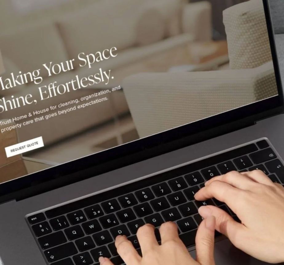Person using a laptop with a website offering cleaning and organization services.