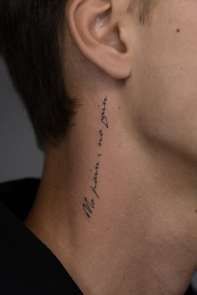 fb7c92e904bf16af4934e9e632431c5e Close-up of a neck tattoo with the phrase No pain, no gain in elegant script. | Sky Rye Design Close-up of a neck tattoo with the phrase No pain, no gain in elegant script.