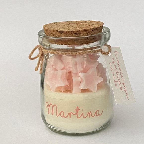 Mini Velas Bojinho com Estrelinhas para Lembrancinhas Glass jar with cork lid containing pink star-shaped candies, labeled Martina with a decorative tag, tied with twine. | Sky Rye Design Glass jar with cork lid containing pink star-shaped candies, labeled Martina with a decorative tag, tied with twine.