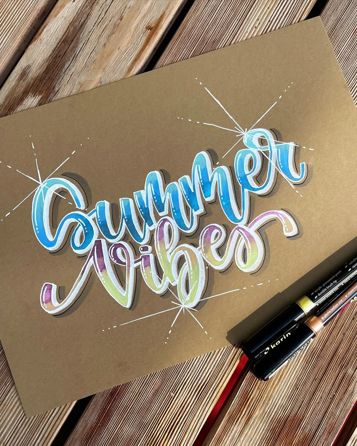 handlettered handlettering lettering schrift Colorful Summer Vibes hand-lettering on brown paper with markers, perfect for seasonal inspiration. | Sky Rye Design Colorful Summer Vibes hand-lettering on brown paper with markers, perfect for seasonal inspiration.
