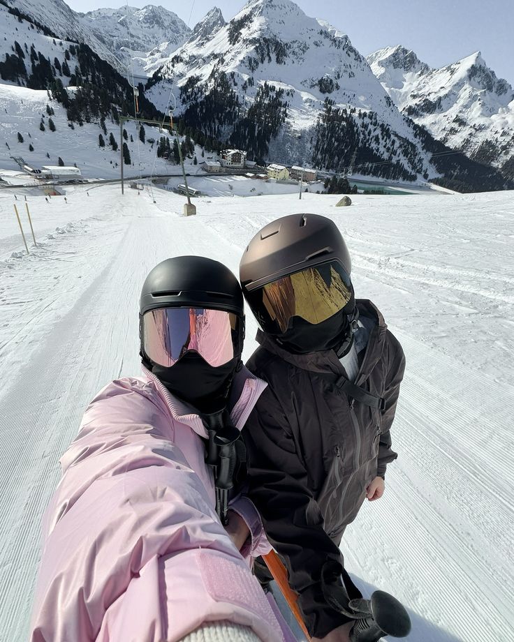 ski girls trip in Österreich ⛷️🏔️🚠 Ich komme Two skiers in colorful gear take a selfie on a snowy mountain slope with stunning peaks in the background. | Sky Rye Design Two skiers in colorful gear take a selfie on a snowy mountain slope with stunning peaks in the background.