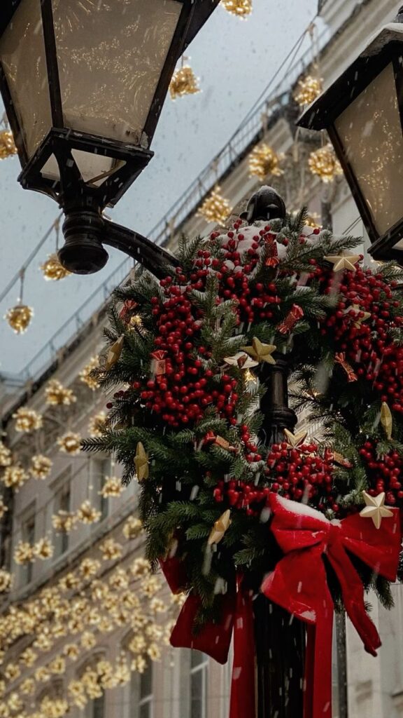 Рождественский венок Атмосфера праздника Новогодний декор Обои новогодние | Sky Rye Design