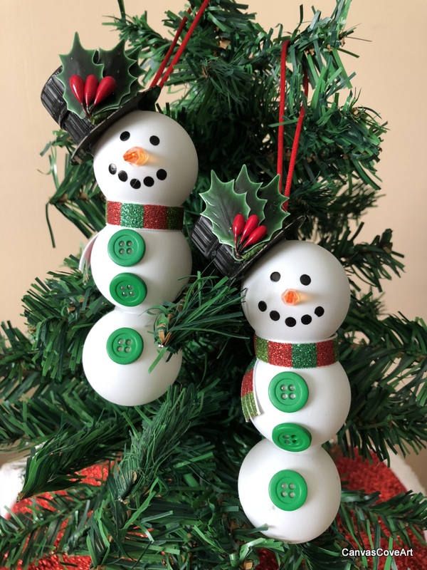 38c452e0759f3dc0c0f6d67d74749c89 Festive snowman ornaments with button details and holly accents hanging on a Christmas tree branch, capturing holiday spirit. | Sky Rye Design Festive snowman ornaments with button details and holly accents hanging on a Christmas tree branch, capturing holiday spirit.