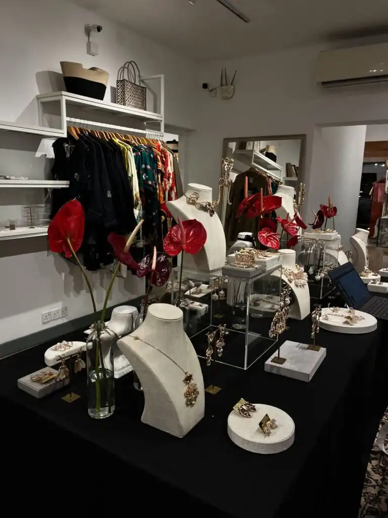 5680bd65cec02f6f1b38a4cfc1231534 Chic boutique display featuring elegant jewelry on stands with stylish clothing in the background, enhancing shopping experience. | Sky Rye Design Chic boutique display featuring elegant jewelry on stands with stylish clothing in the background, enhancing shopping experience.