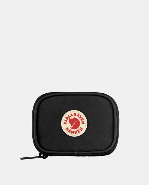 Black Fjällräven Kånken zippered pouch with logo patch, ideal for carrying essentials. Compact and stylish design for everyday use.