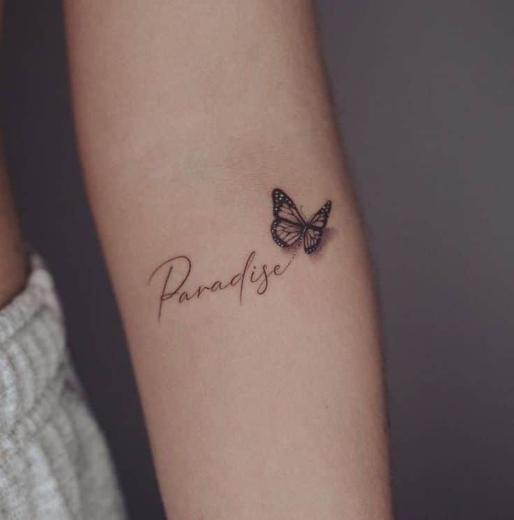 Kelebek 🦋 dövme Minimalistic butterfly tattoo with Paradise text on forearm, symbolizing freedom and serenity. Simple, elegant body art design. | Sky Rye Design Minimalistic butterfly tattoo with Paradise text on forearm, symbolizing freedom and serenity. Simple, elegant body art design.