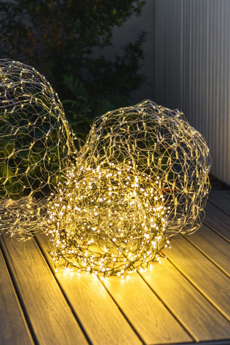 DIY Christmas Decorations With Lights That Impress