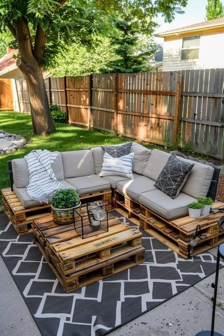 How to Make Cozy DIY Pallet Outdoor Furniture for Summer