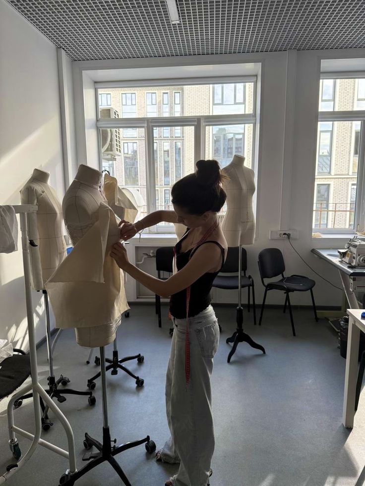 fashionstudent fashionstudentaesthetic fashiondesignaesthetic fashiondesigneraesthetic Fashion design student draping fabric on a mannequin in a bright studio. | Sky Rye Design Fashion design student draping fabric on a mannequin in a bright studio.