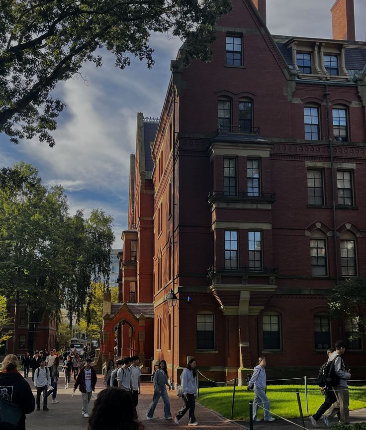 🏫 College students walking by historic red-brick campus buildings under a sunny sky, surrounded by trees and green lawns. | Sky Rye Design College students walking by historic red-brick campus buildings under a sunny sky, surrounded by trees and green lawns. Harvard Architecture CPU