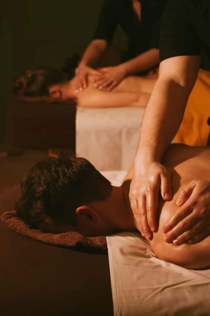 Студия Massante в Новосибирске Couple enjoying a relaxing back massage at a spa, focusing on tranquility and wellness. Perfect setting for stress relief and rejuvenation. | Sky Rye Design Couple enjoying a relaxing back massage at a spa, focusing on tranquility and wellness. Perfect setting for stress relief and rejuvenation.