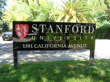 _ 2 Stanford University entrance sign at 1501 California Avenue, surrounded by greenery and a palm tree in the background on a sunny day. | Sky Rye Design Stanford University entrance sign at 1501 California Avenue, surrounded by greenery and a palm tree in the background on a sunny day.
