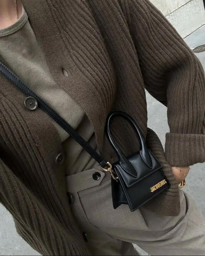 Person in a stylish brown outfit with a ribbed cardigan and a small black handbag. Casual, chic fashion ensemble street style.