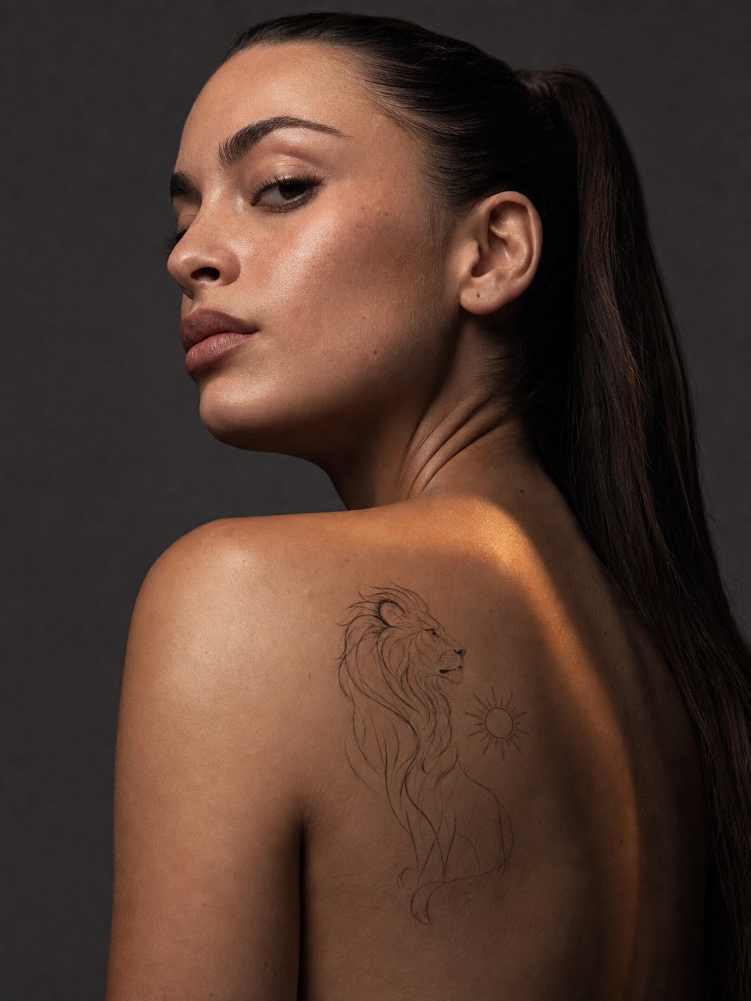Leo lion and sun shoulder tattoo A fine-line Leo lion and sun tattoo on the shoulder blade of a female model. | Sky Rye Design A fine-line Leo lion and sun tattoo on the shoulder blade of a female model.