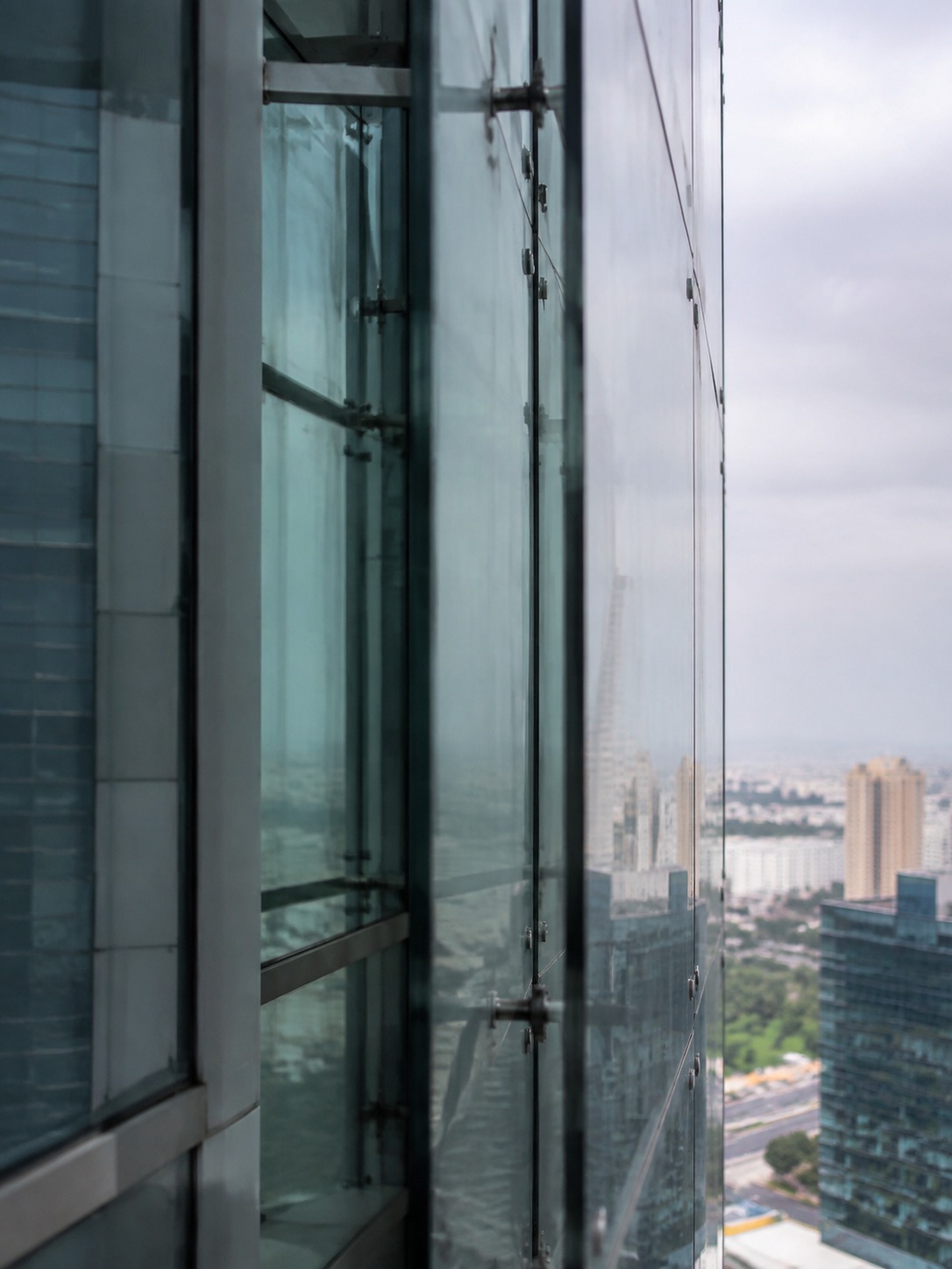 Modern office tower in Dubai showing a double-skin glass facade and air buffer zone.