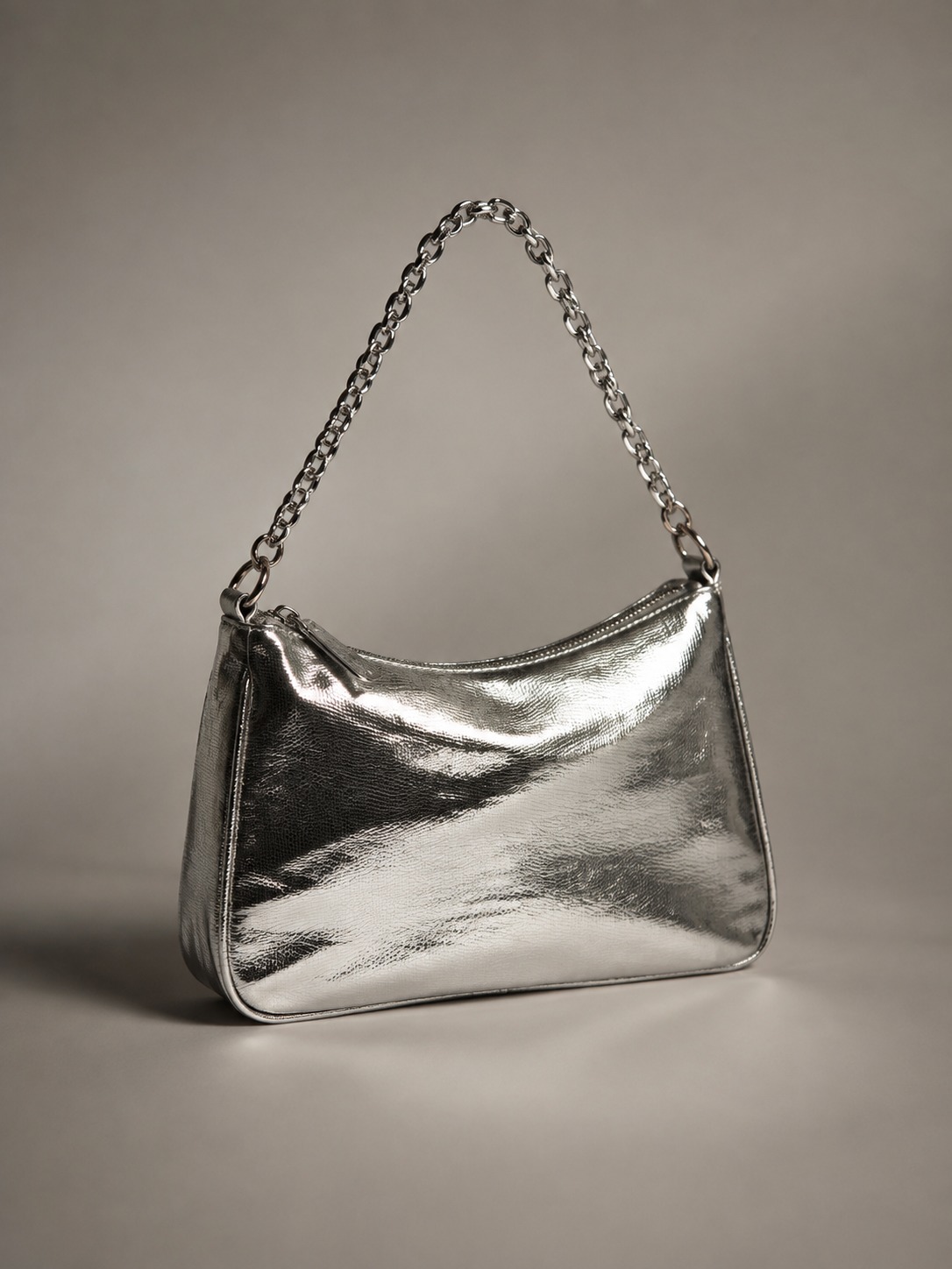Metallic shoulder bag Small metallic shoulder bag with a short chain strap | Sky Rye Design Small metallic shoulder bag with a short chain strap