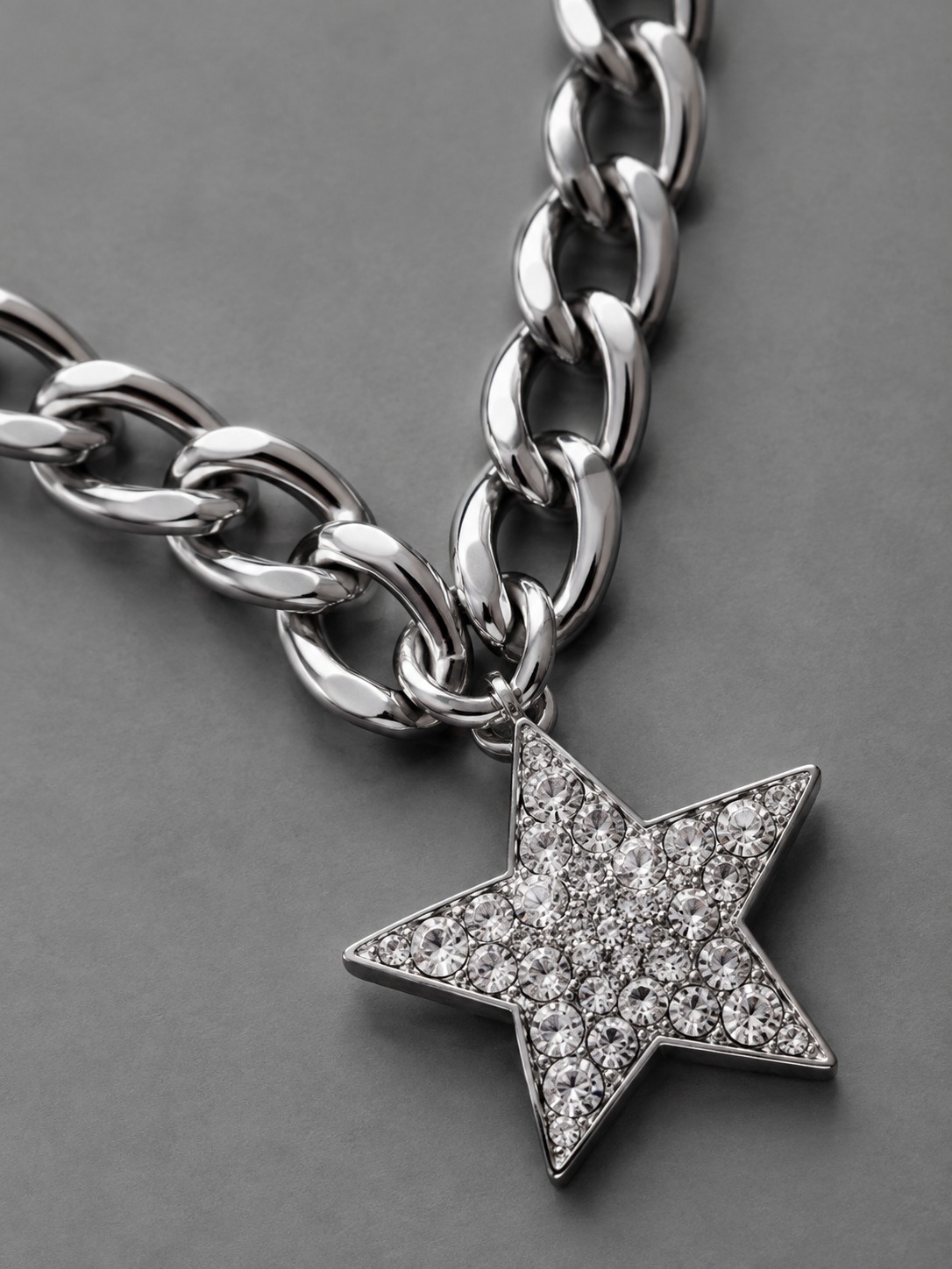 Star pendant chain necklace Silver-tone chain necklace with a rhinestone star pendant | Sky Rye Design Silver-tone chain necklace with a rhinestone star pendant